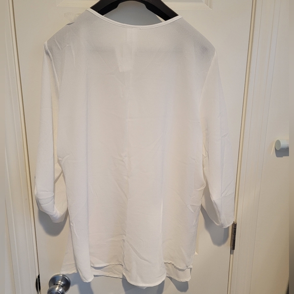 Beautiful white blouse with pearl neckline - Picture 2 of 2